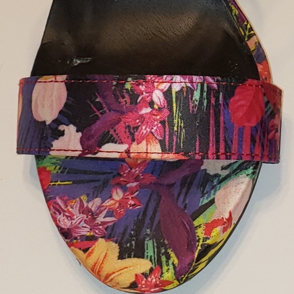 Qupid 5" Floral Ankle Cuff Strappy Heels - Picture 7 of 7